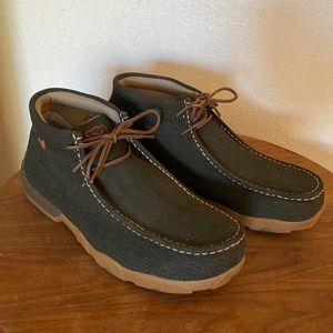 New, without tags Twisted X steel toe chukkas. We ordered the wrong size online.